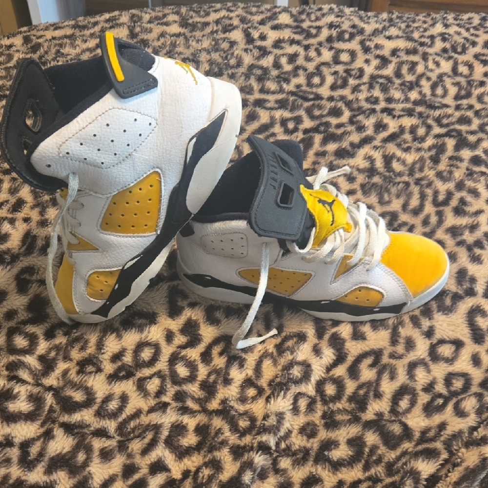 Nike Air Jordan 6 VI Retro Orche Yellow 384665-170 White Sneakers GS Boy Sz 2.5Y